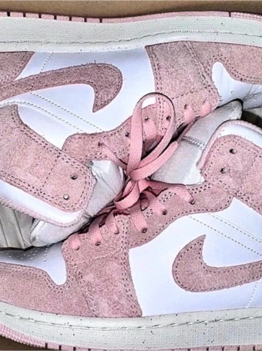 Jordan Air Jordan 1 Mid SE Legend Pink Sneakers Pink & White US 9